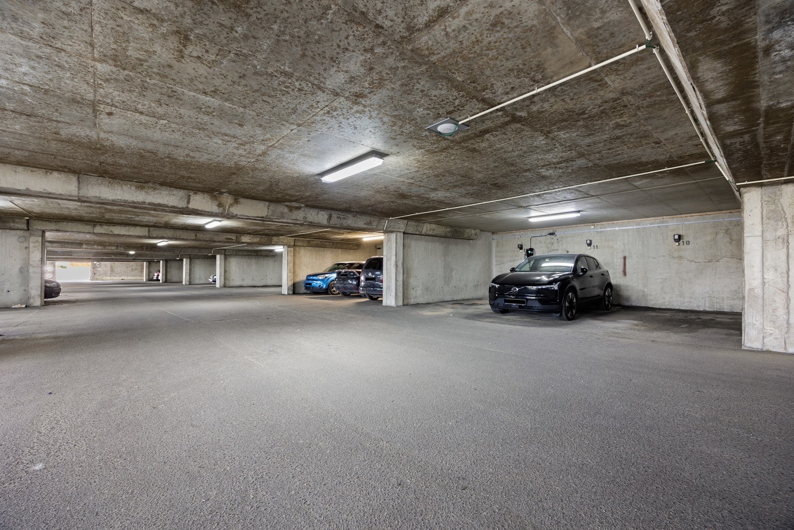 Det disponeres en fast p-plass i felles garasjeanlegg. Galleribilde