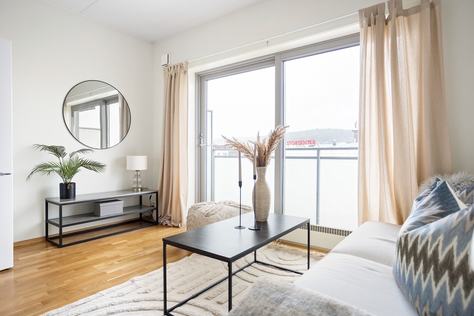 De nøytrale fargevalgene gjør det enkelt å sette sitt eget preg på interiøret. Galleribilde