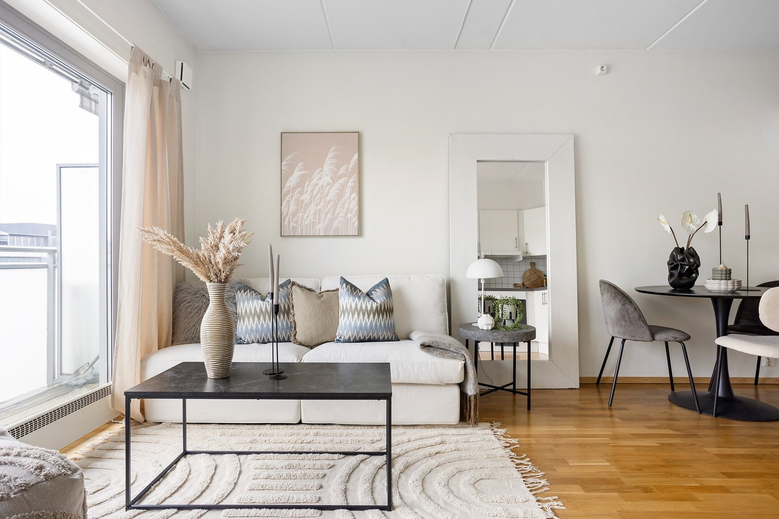 Det er også plass til en liten spisegruppe dersom det er ønskelig. Galleribilde