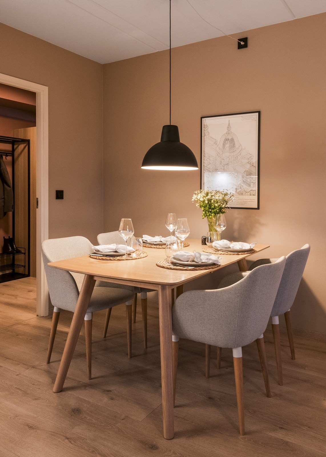 Samle familie og venner rundt et hyggelig middagsbord! Galleribilde