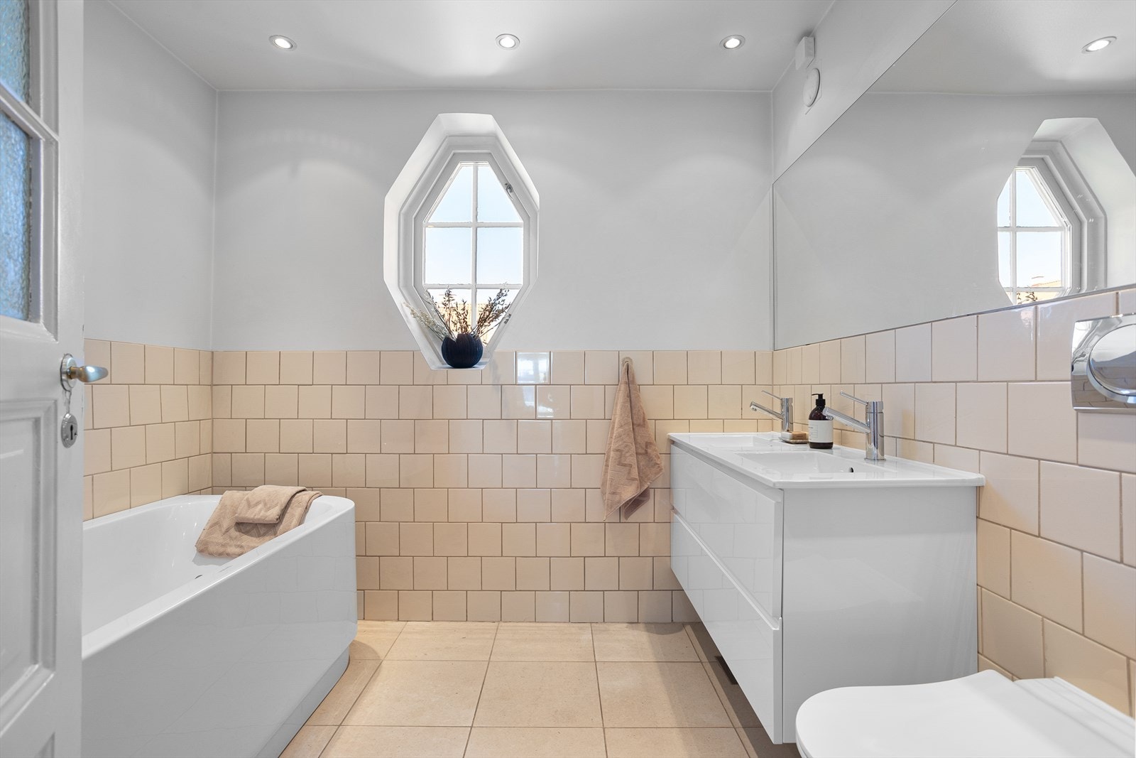 Badet har en pen og tidsriktig utførelse, og var nytt i 2006. Galleribilde