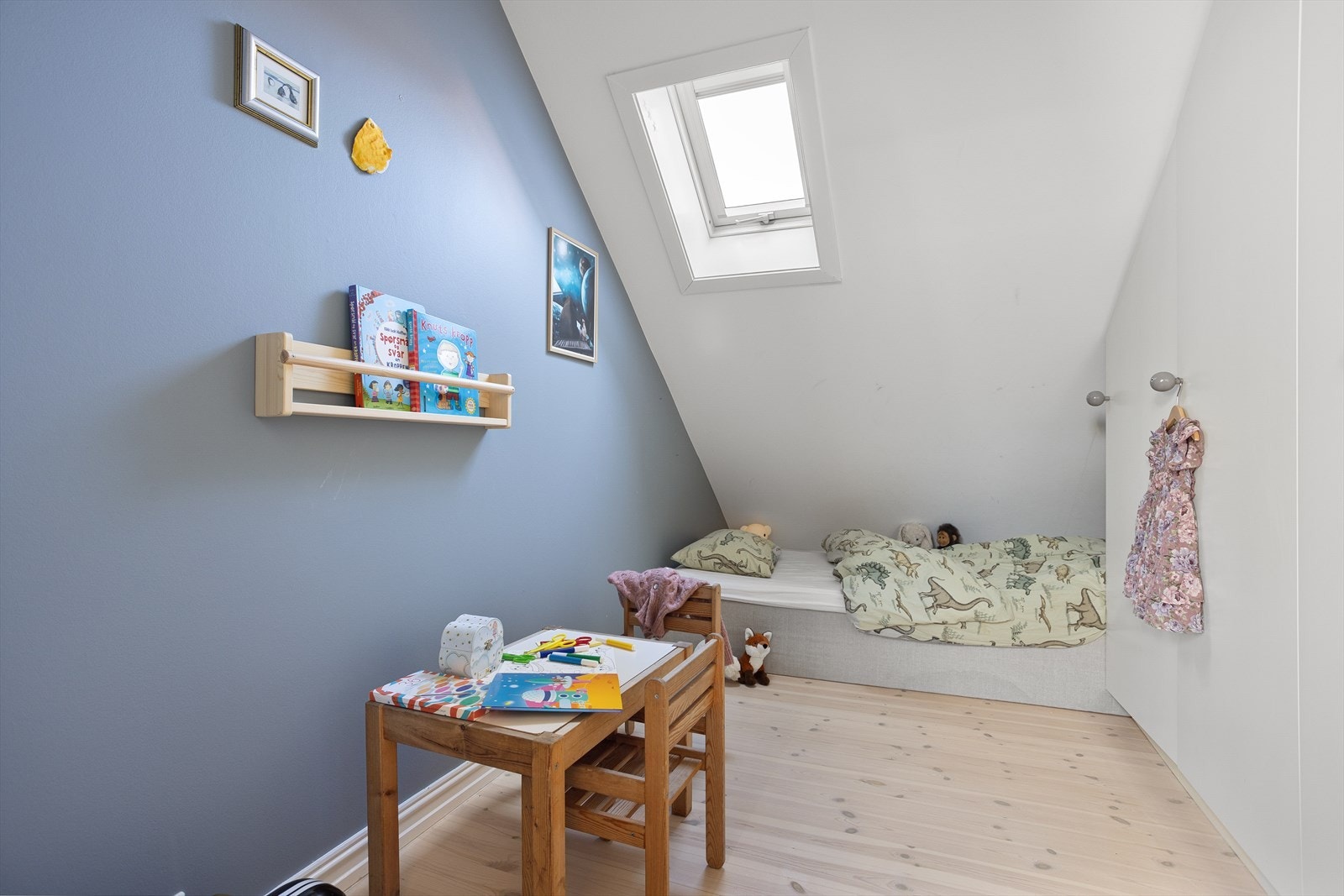 Det øvrige soverommet i etasjen fungerer ypperlig som barnerom, gjesterom, kontor eller det man måtte ha behov for. Galleribilde