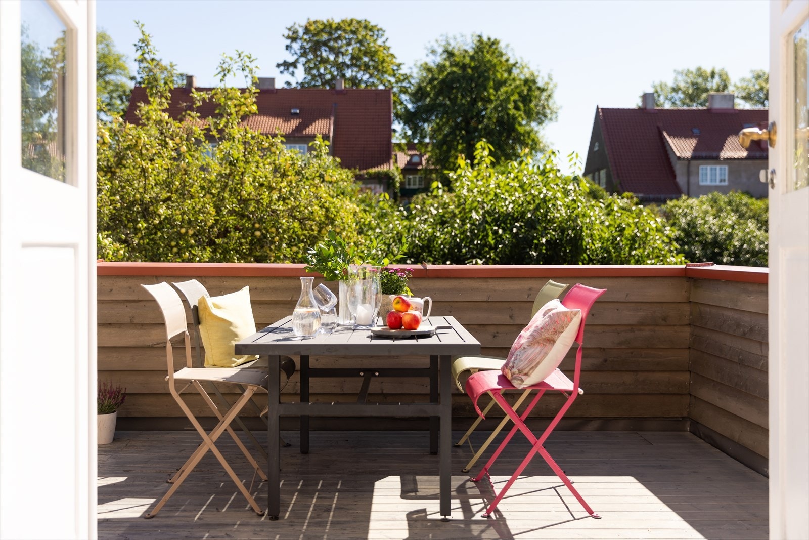 Leiligheten har i tillegg en herlig terrasse - en sjelden mulighet i Hagebyen. Galleribilde
