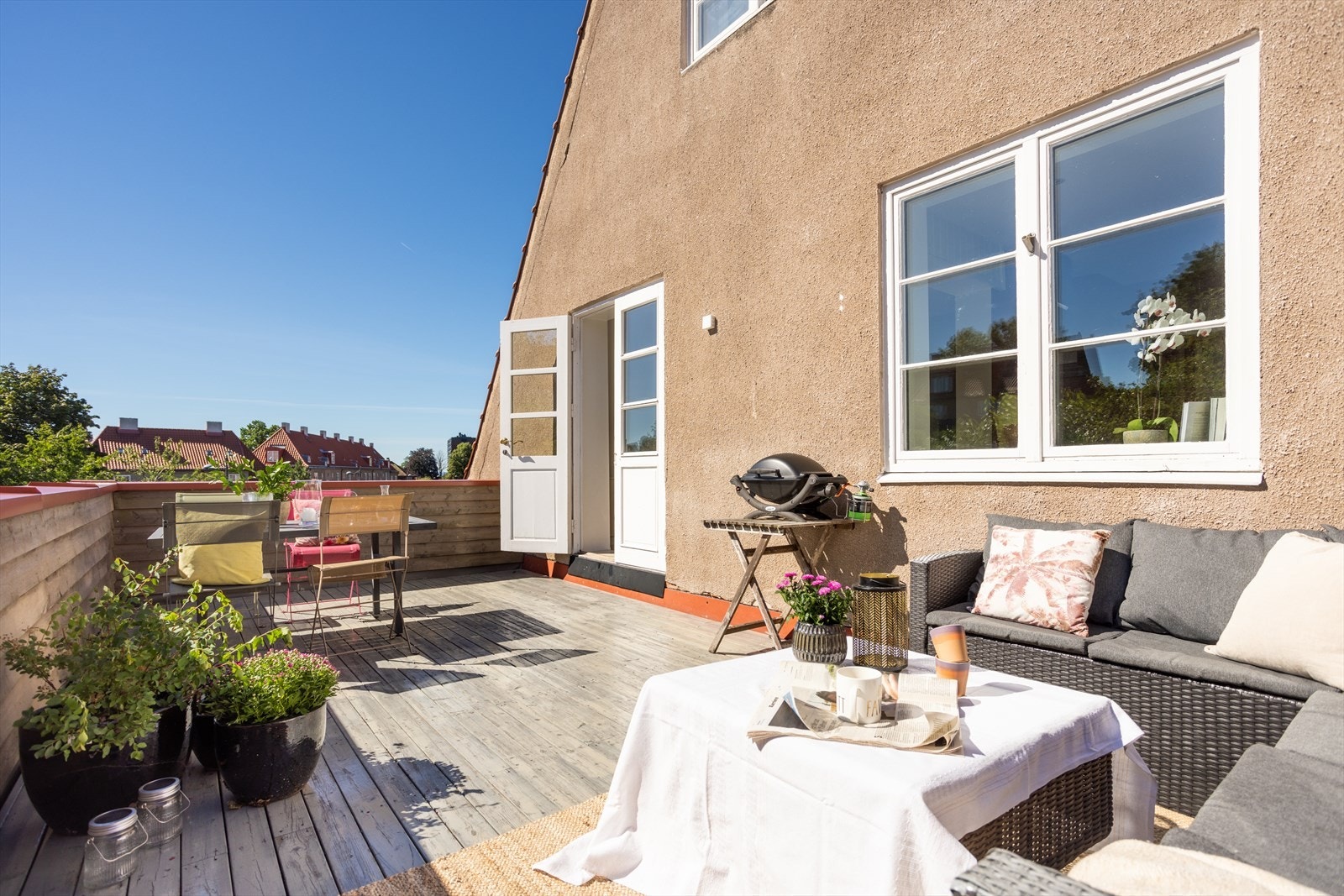 Terrassen er på hele 22 m², og har god plass til diverse utemøblement, grill og det man måtte ønske. Galleribilde