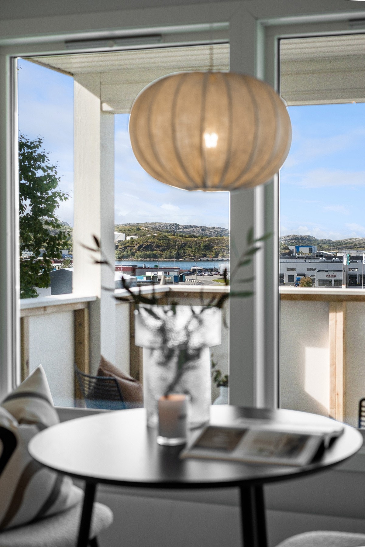Utsikt fra spisestue. Galleribilde