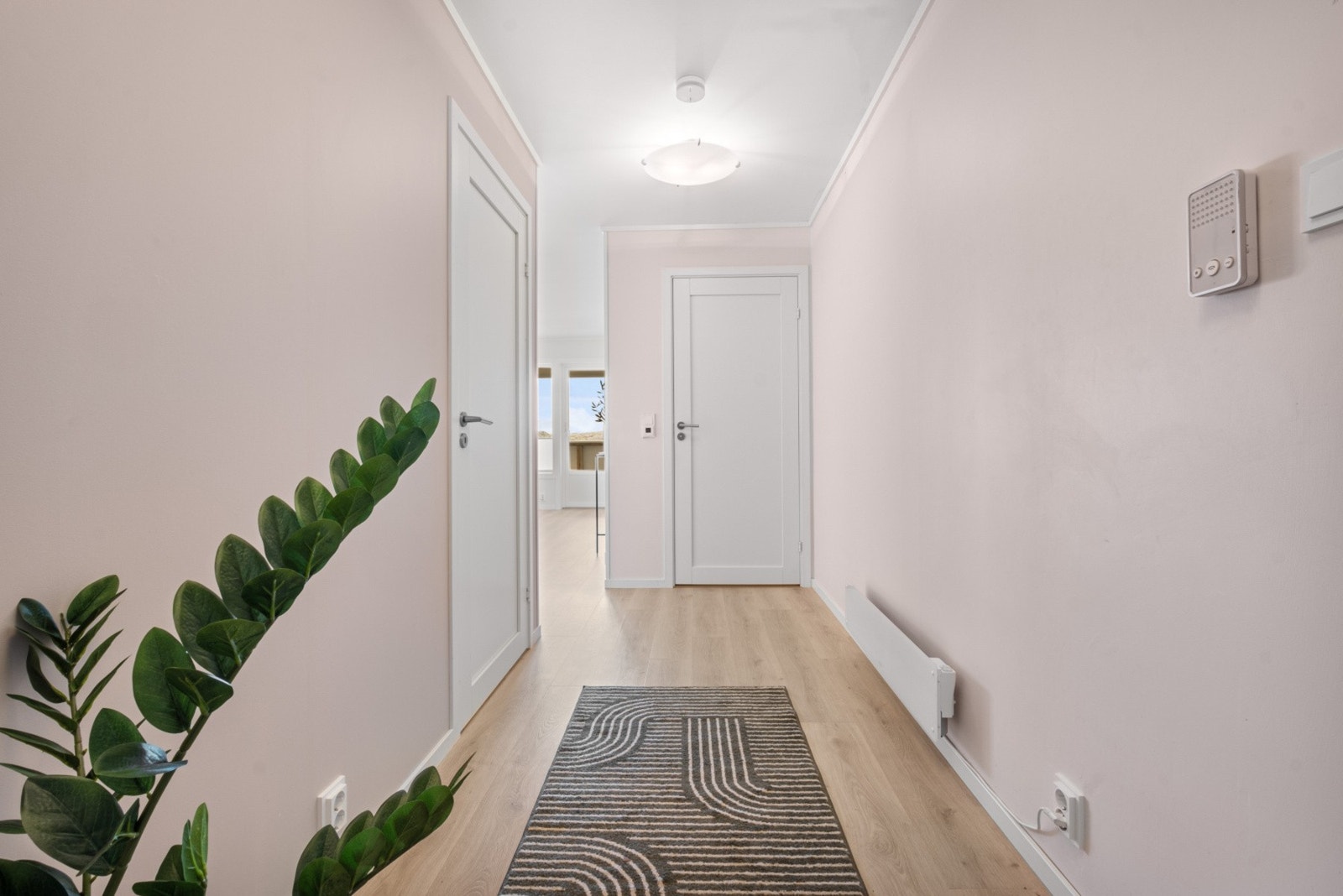 Gang med plass til garderobeløsning. Galleribilde