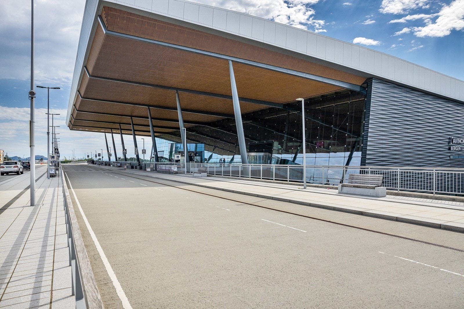 Flesland ligger ca. 9 minutter kjøretur unna. Galleribilde