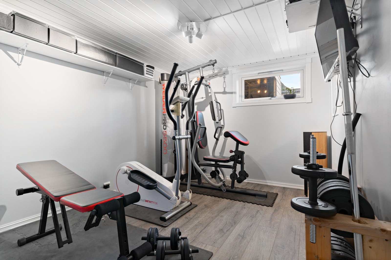 Treningsrommet ligger ved kjellerstuen. Galleribilde