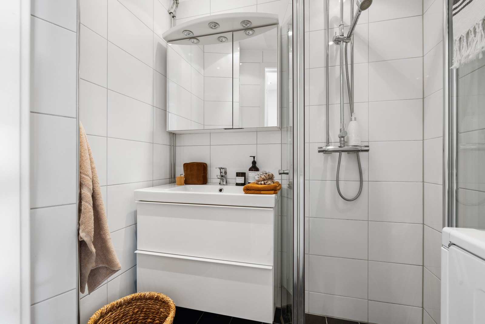 Leiligheten byr på et pent bad fra 2018. Galleribilde