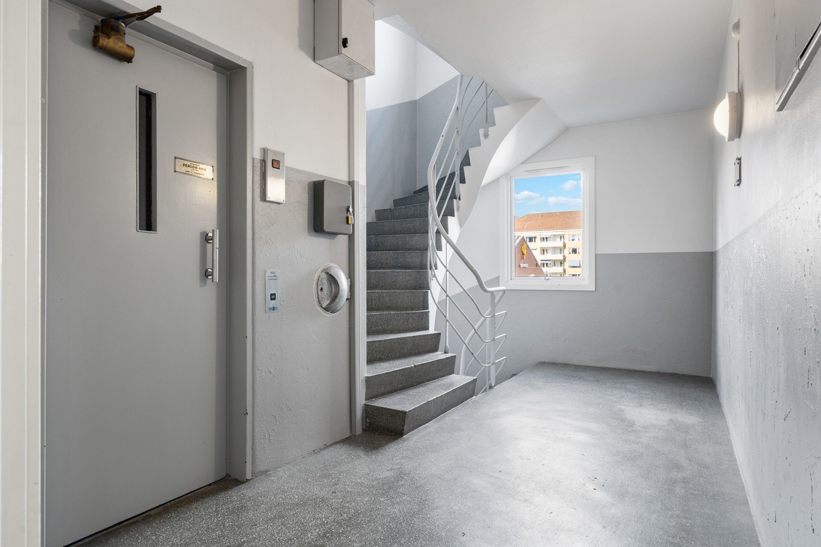 Leiligheten ligger i 3.etasje med heisadkomst. Galleribilde