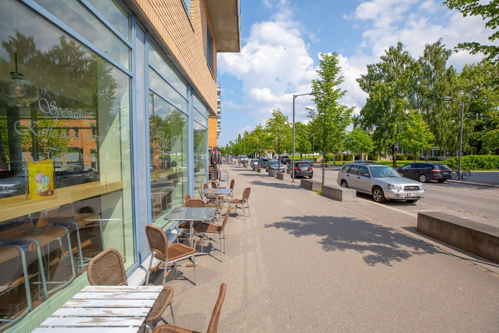 I umiddelbar avstand finner du et rikt utvalg av meget gode restauranter og hyggelige kaféer. Galleribilde