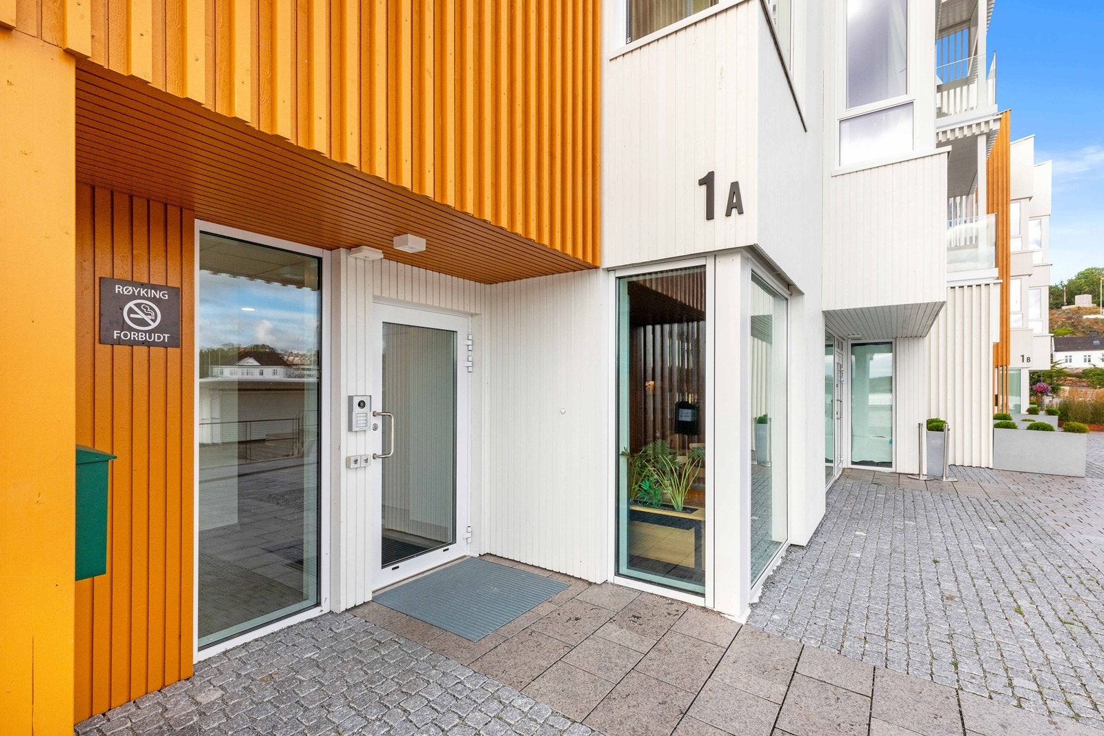 Inngangsparti. Galleribilde