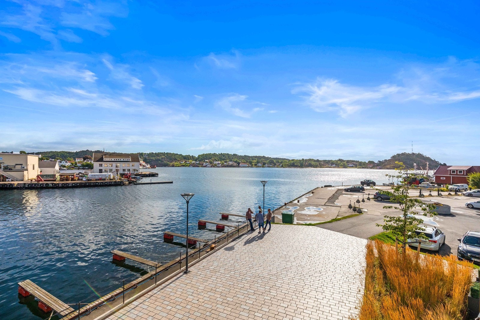 Her kan man ta morgen kaffen og følge med på båttrafikken. Galleribilde