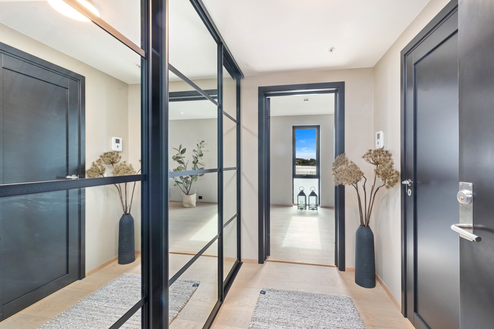 Videre inn til stuen. Galleribilde