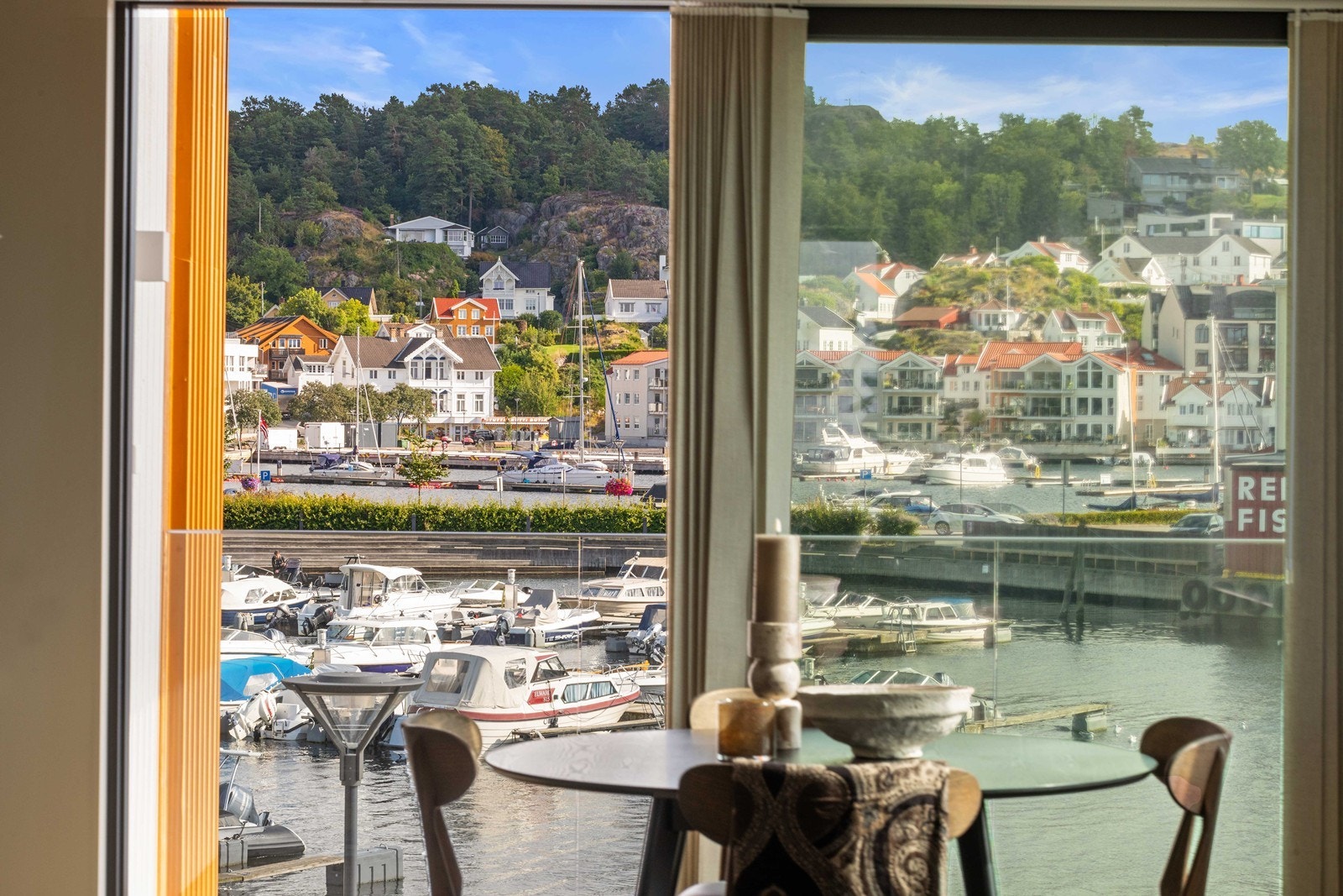 Fra kjøkkenet er det utgang til balkong. Galleribilde