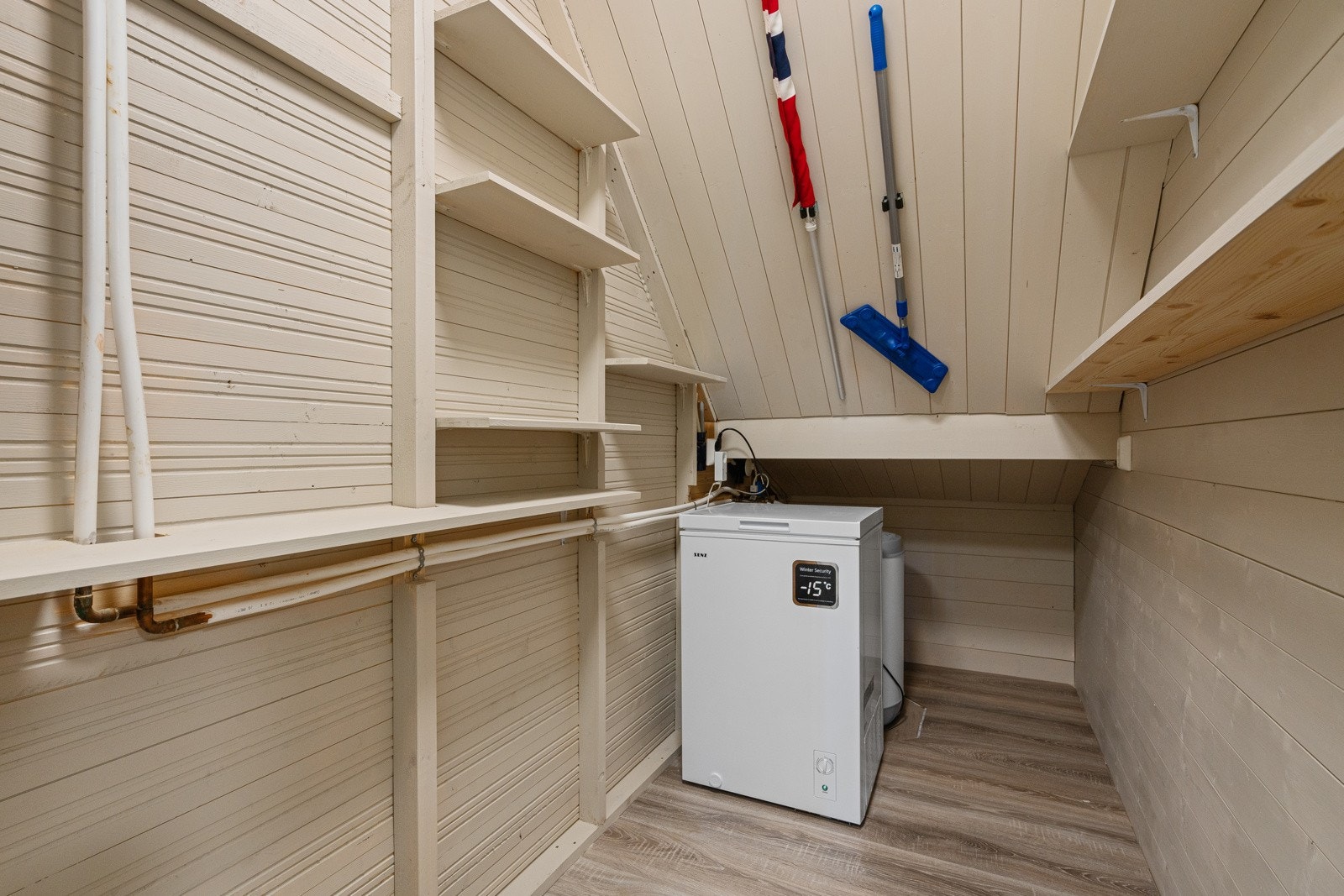 Ekstern bod på 2 kvm med innlagt strøm. Galleribilde