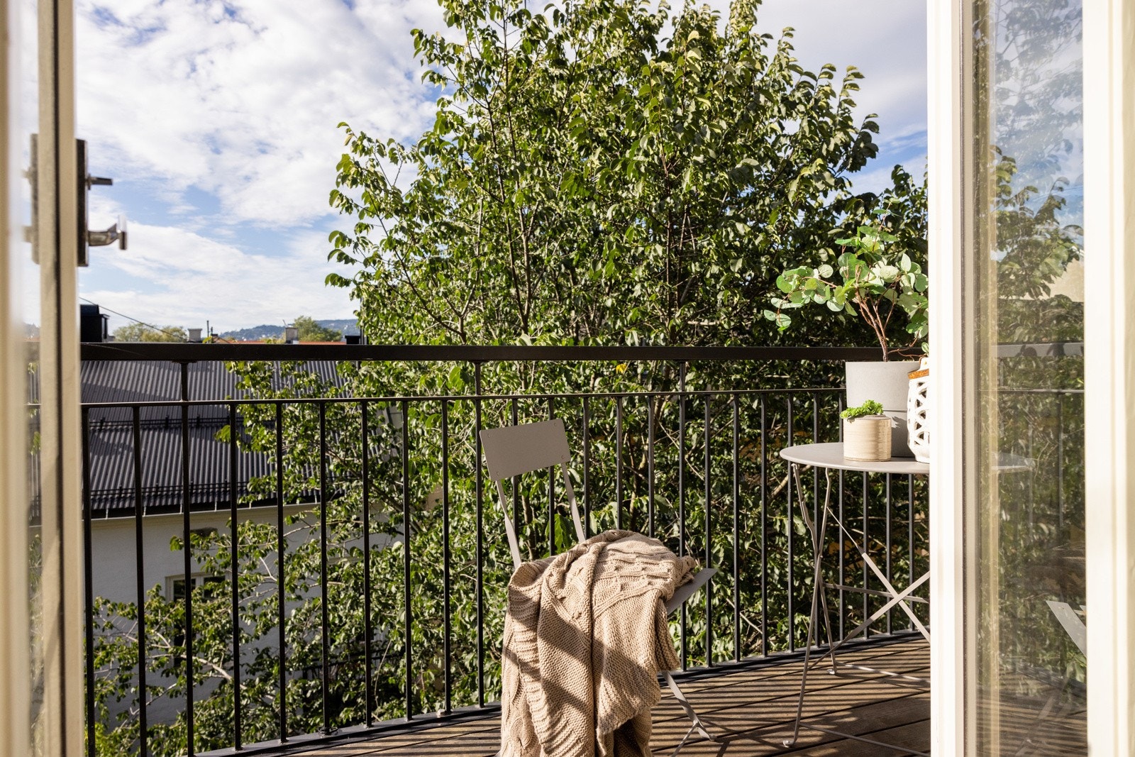 Leiligheten ligger høyt og fritt i 4. etasje Galleribilde