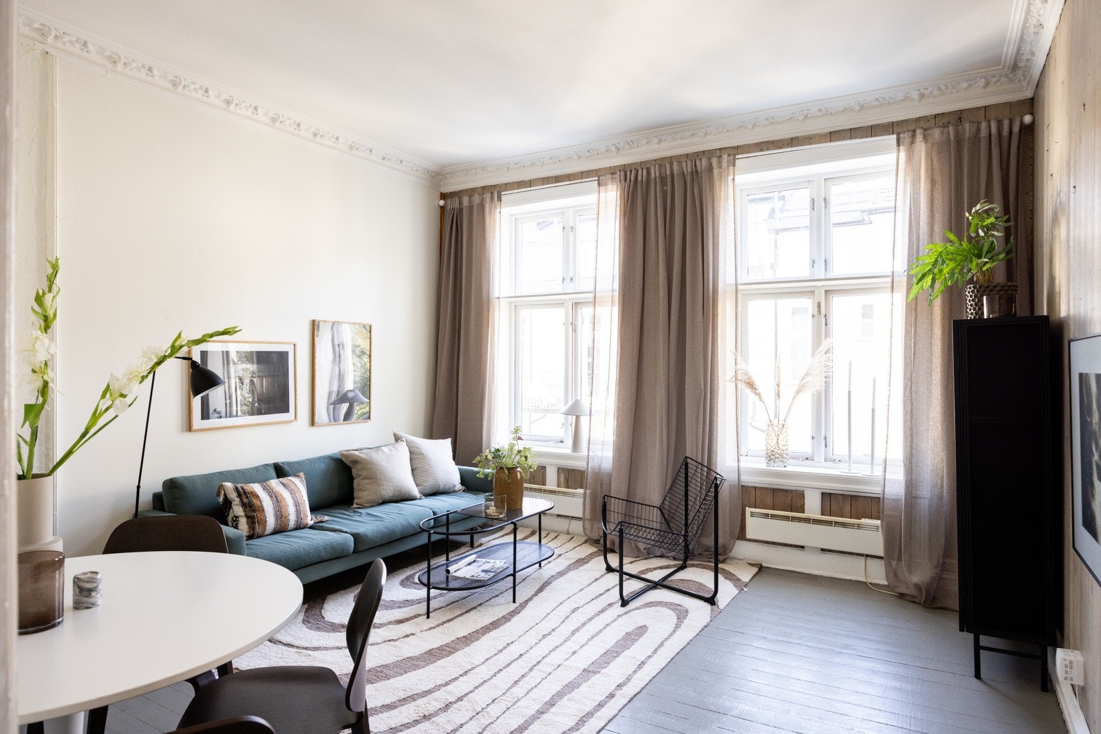 Leiligheten ligger meget sentralt til, Vibes gate er side gate til Bogstadveien, en populær handlegate midt i hjerte av Majorstuen. Galleribilde