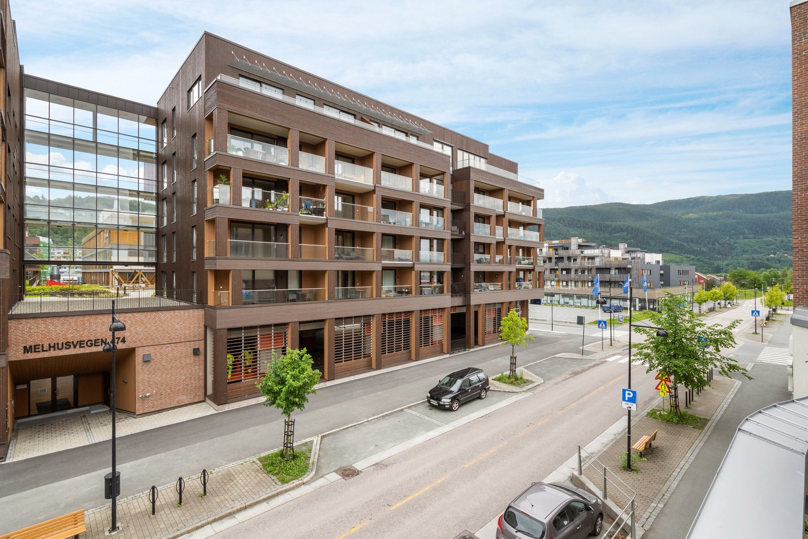 Det er parkeringskjeller og sportsbod i kjeller. Galleribilde