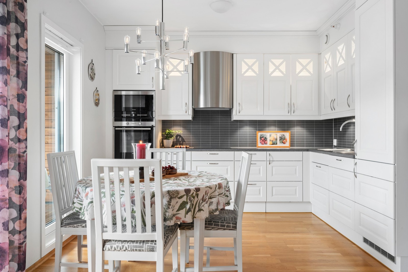 Spisebord. Galleribilde