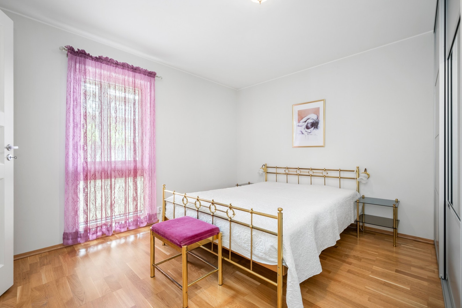 Leiligheten har to soverom hvor hovedsoverommet er på 13m². Galleribilde