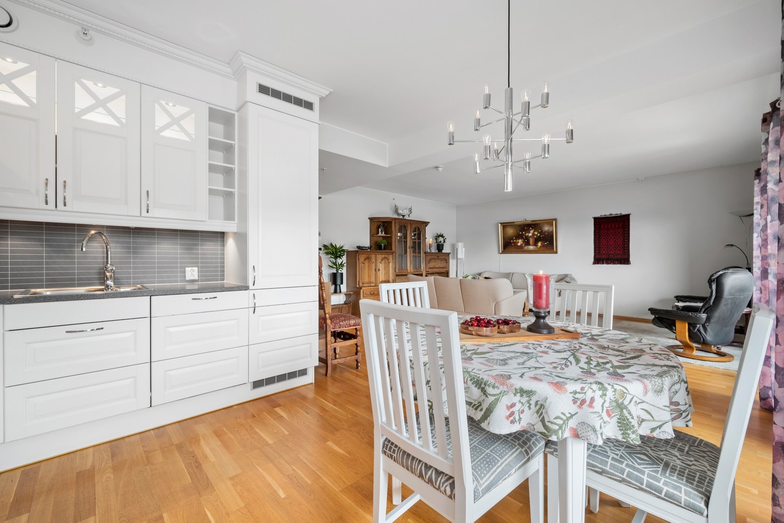 Leiligheten varmes opp med fjernvarme. Galleribilde