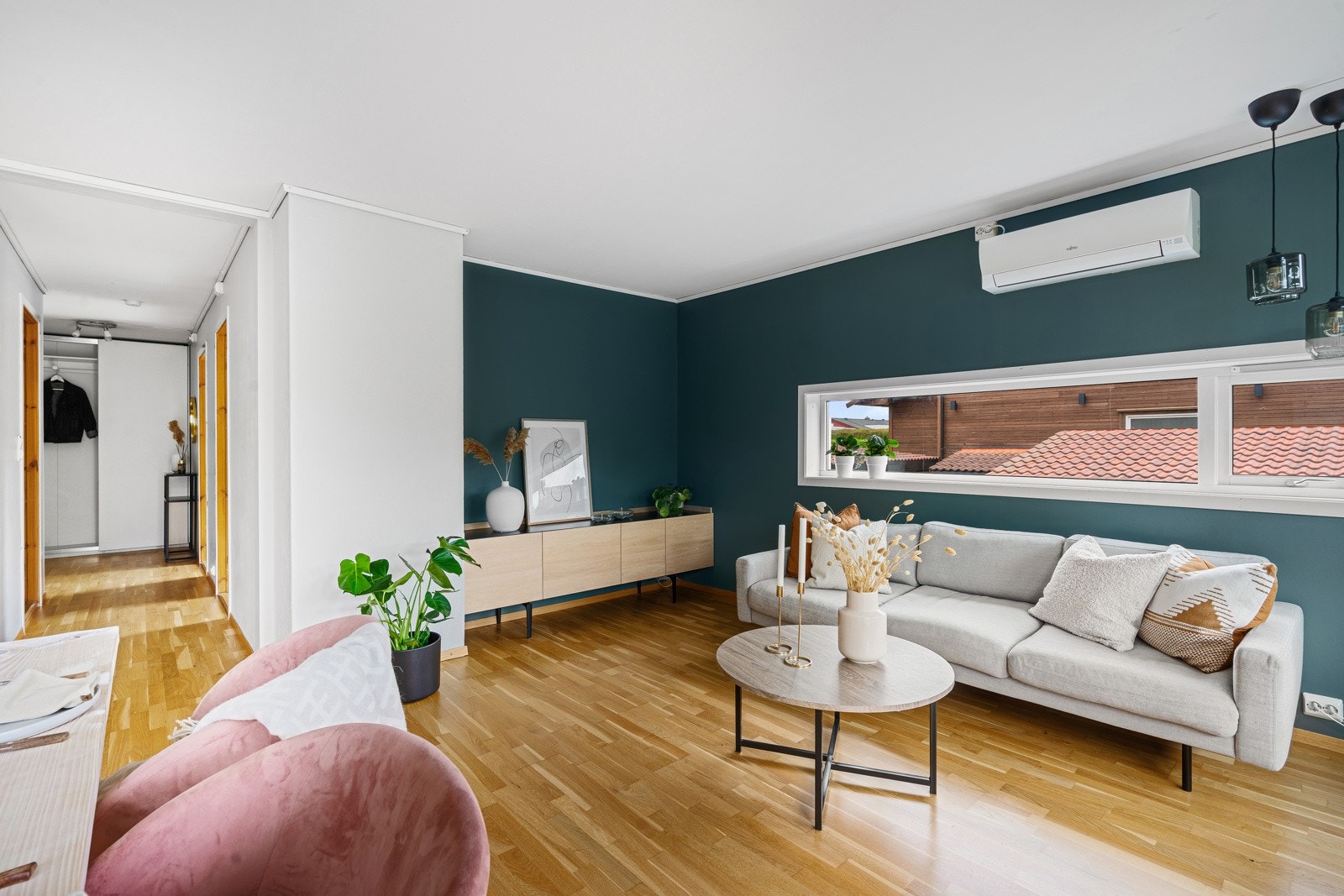 Leiligheten har en funksjonell planløsning og holder en gjennomgående god standard med hele 79% TG1. Galleribilde