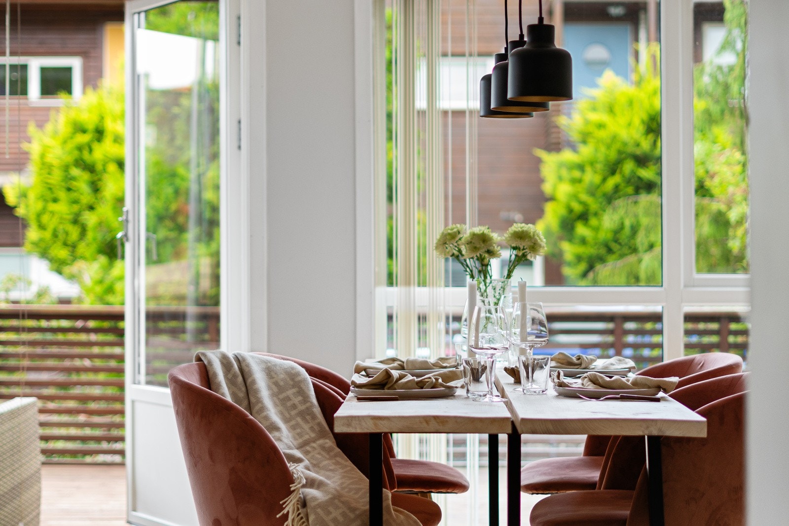 Åpen stue/kjøkken løsning. Her er det enkelt å innrede i ulike soner! Galleribilde