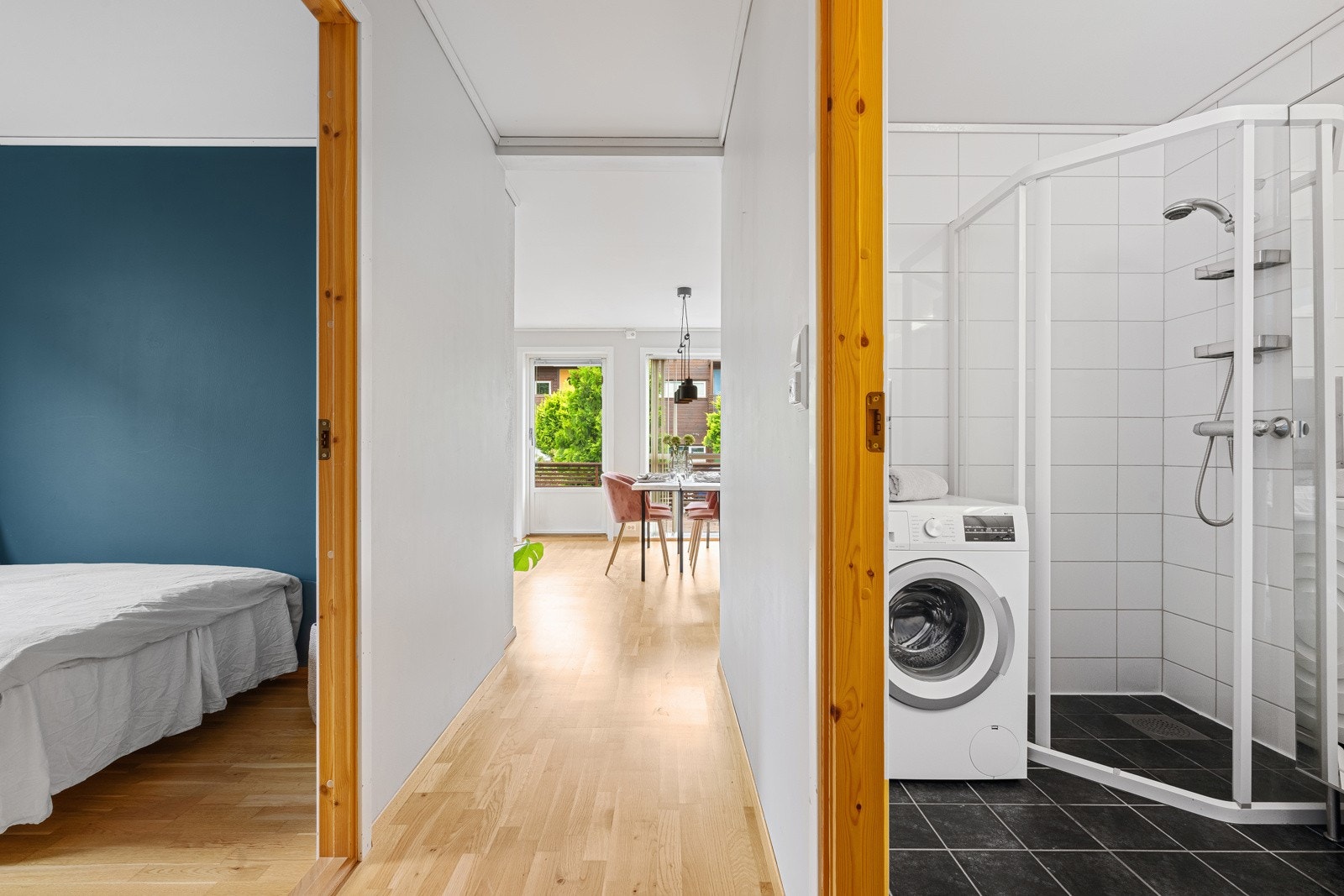 Videre tilkomst til boligens øvrige rom. Galleribilde