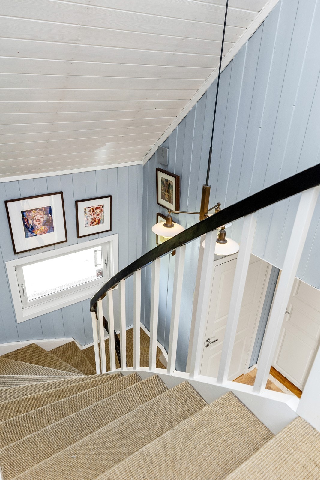 Sisal teppe i trapp og trapperom i 2.etasje Galleribilde