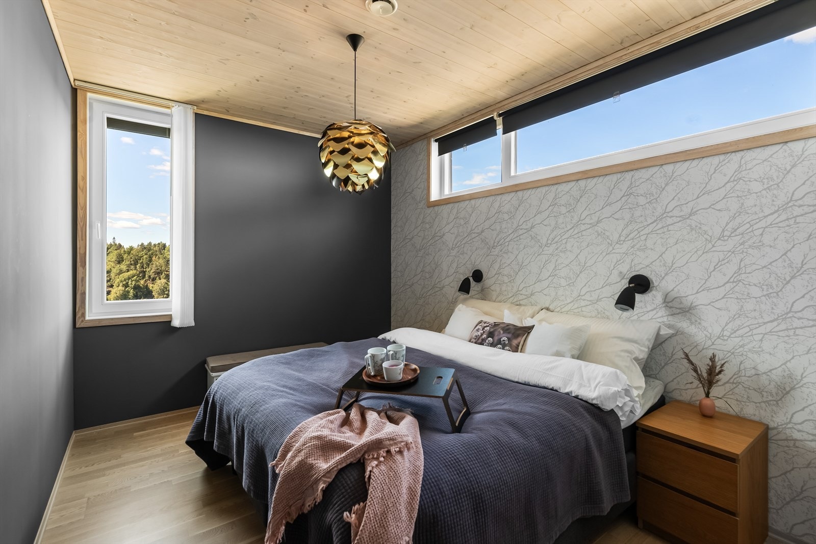 Mastersuiten er en innbydende voksensone der en kan trekke seg tilbake og nyte roen på travle dager Galleribilde