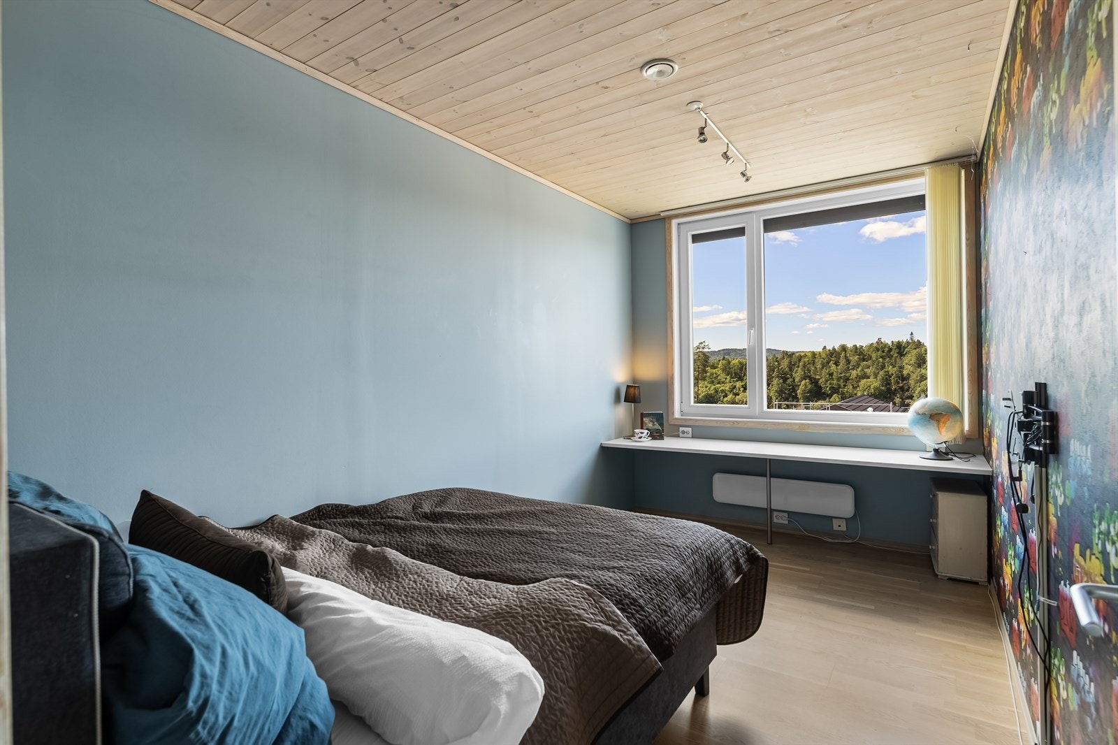 De to øvrige soverommene ligger vegg i vegg og er ypperlige barnerom, gjesterom eller kontor - alt etter egne ønsker og behov! Galleribilde