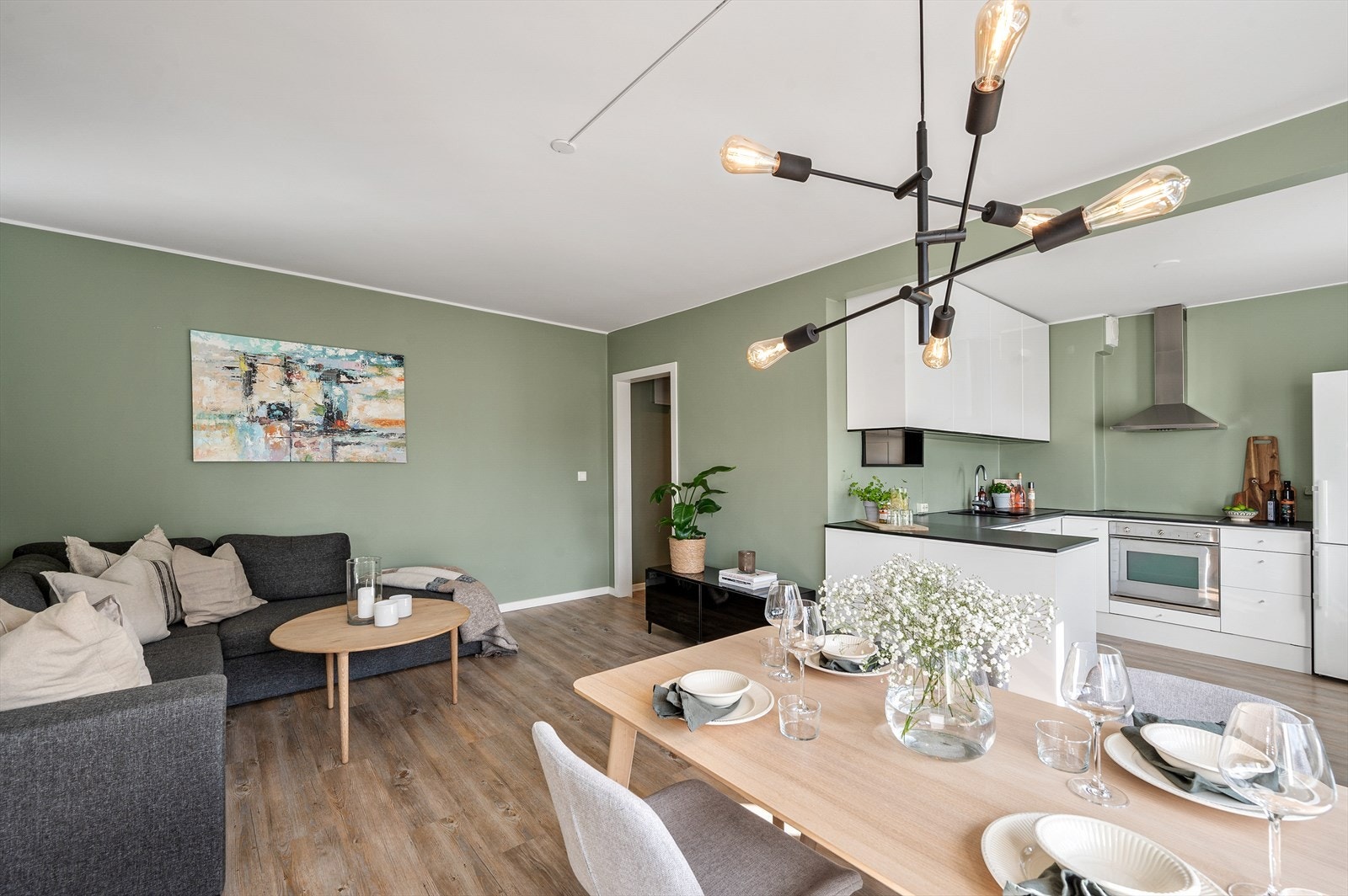 Det er også god plass til sofagruppe og en naturlig vegg til TV. Galleribilde