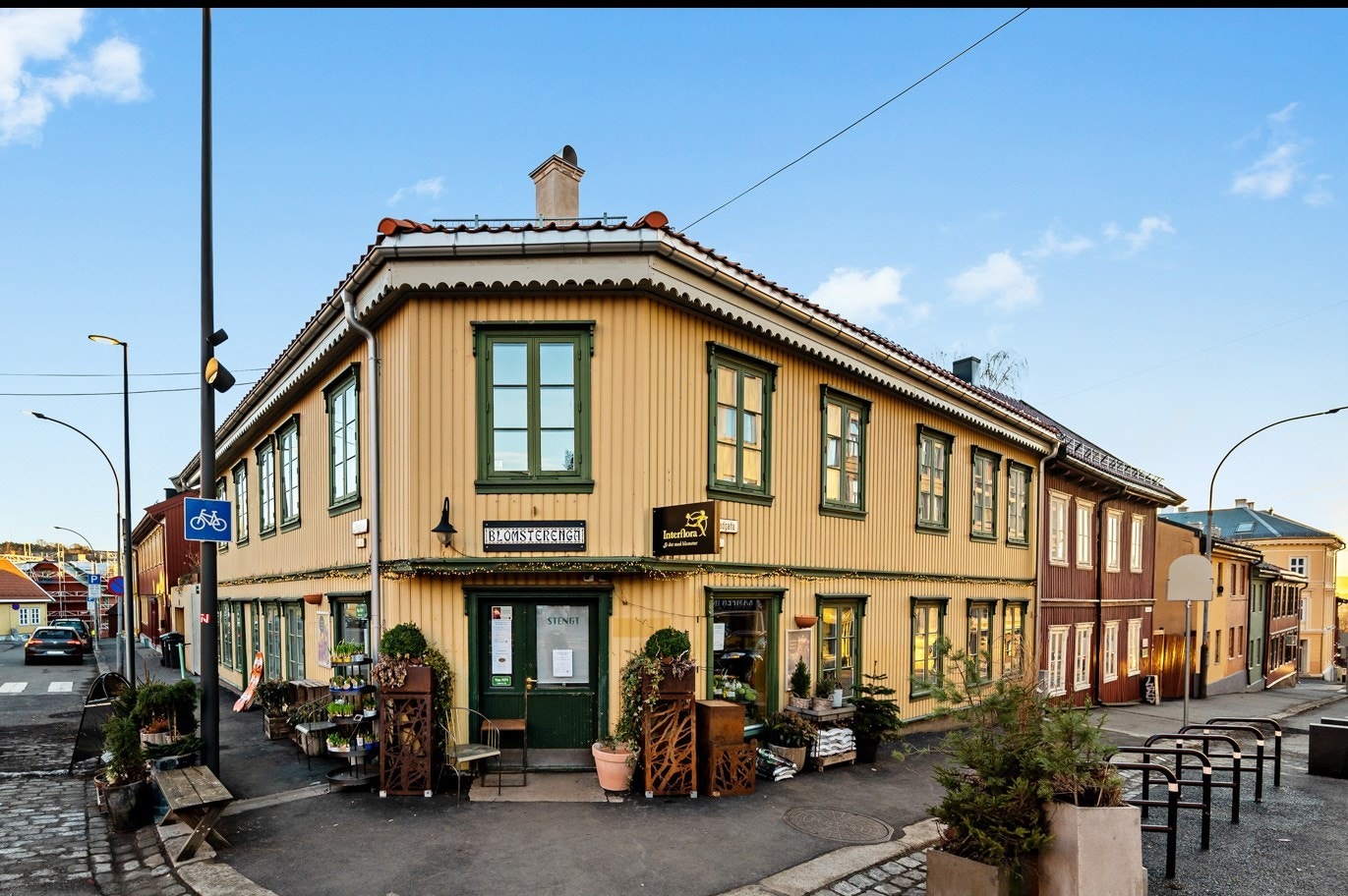 Kampen er kjent for sin sjarmerende bebyggelse og hyggelige gatecaféer. Galleribilde