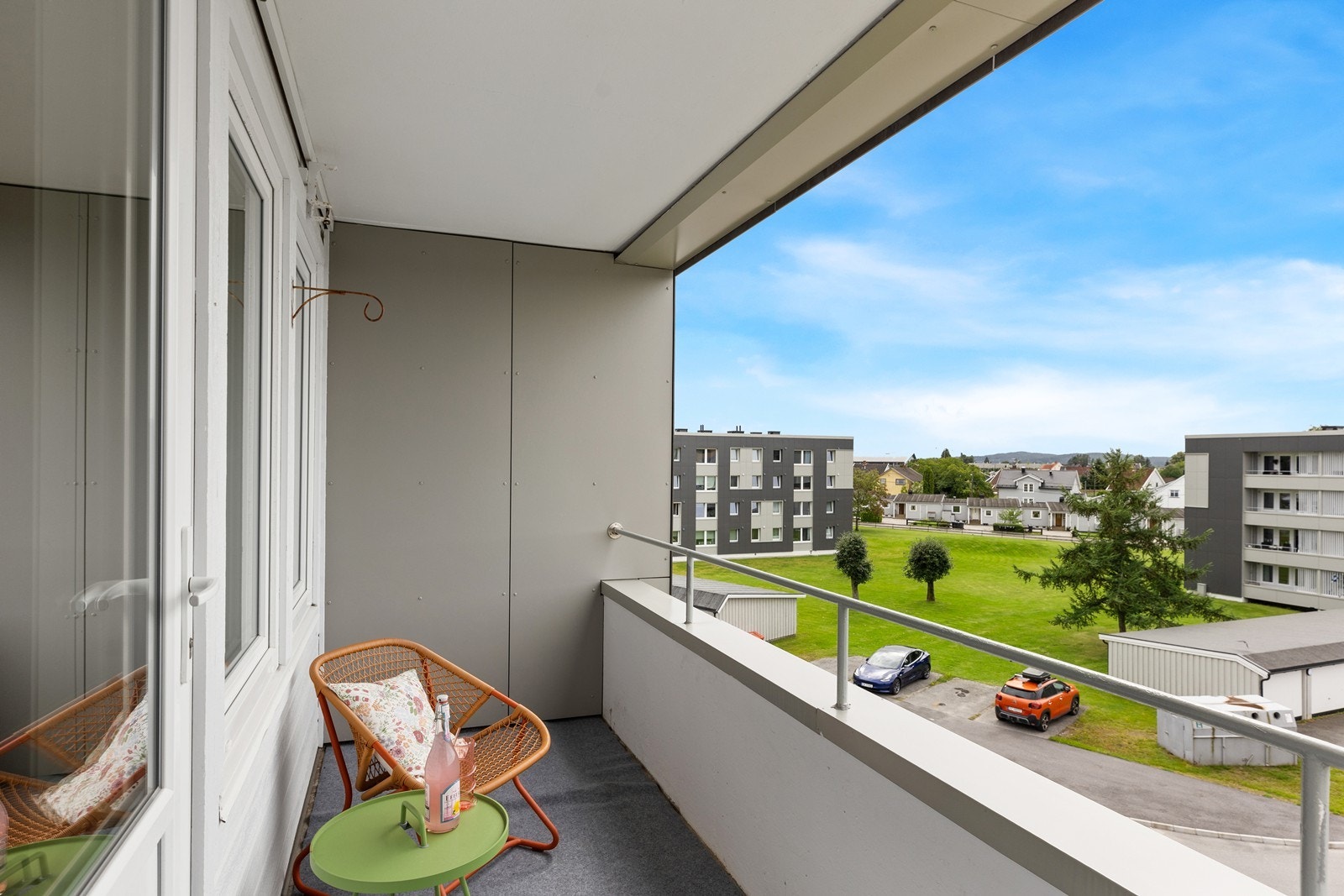 Her er det vestvendt balkong med plass til sittemøbler og bord. Galleribilde