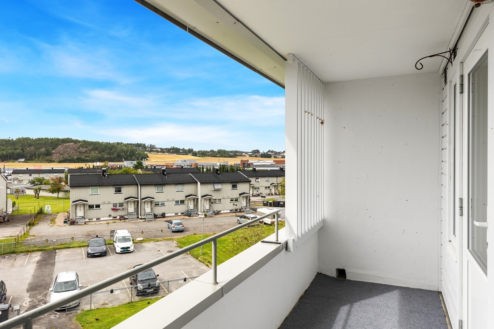 Fra balkongen er det utsikt mot nærområdet. Galleribilde