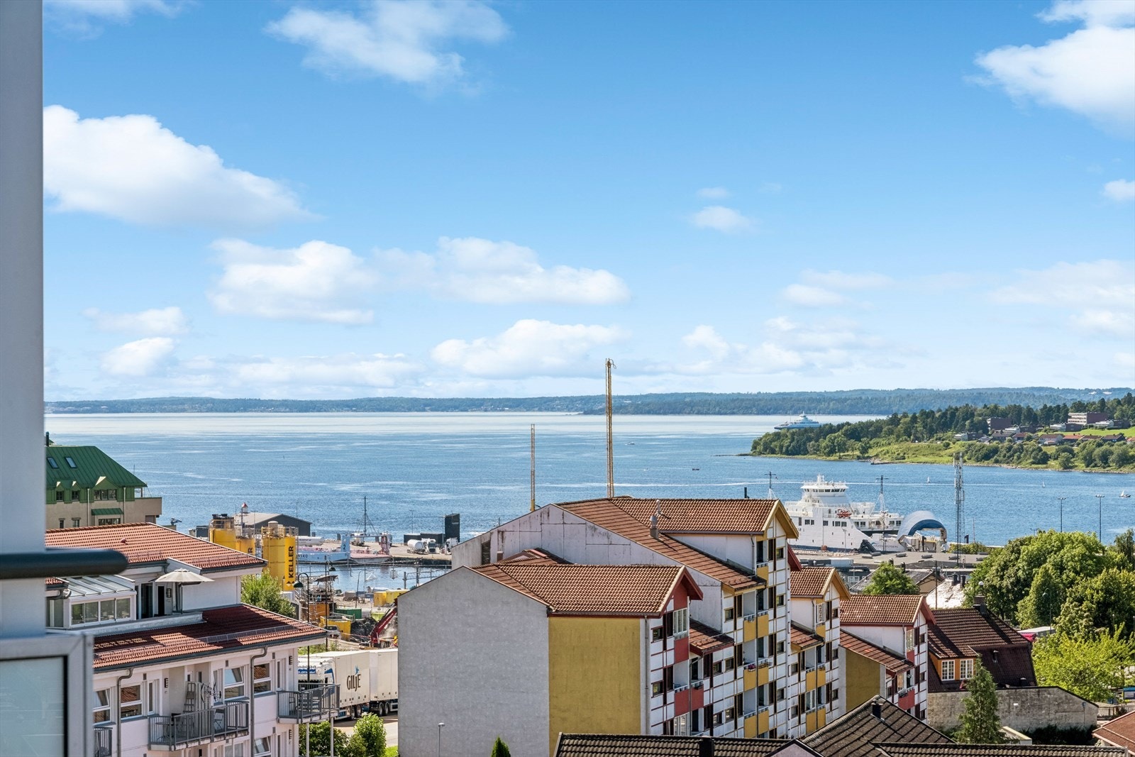 Fra Balkongen ser man også Oslofjorden Galleribilde