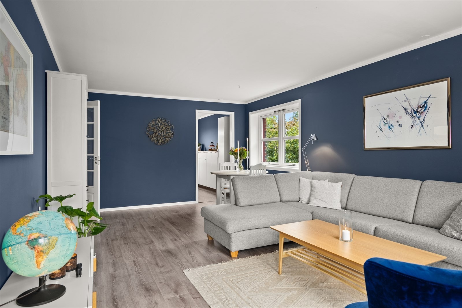 Moderne fargevalg gjør det enkelt å innrede i stuen. Galleribilde