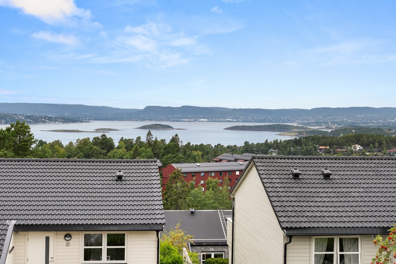 Fra soverommet har du en vakker utsikt over Oslofjorden. Galleribilde