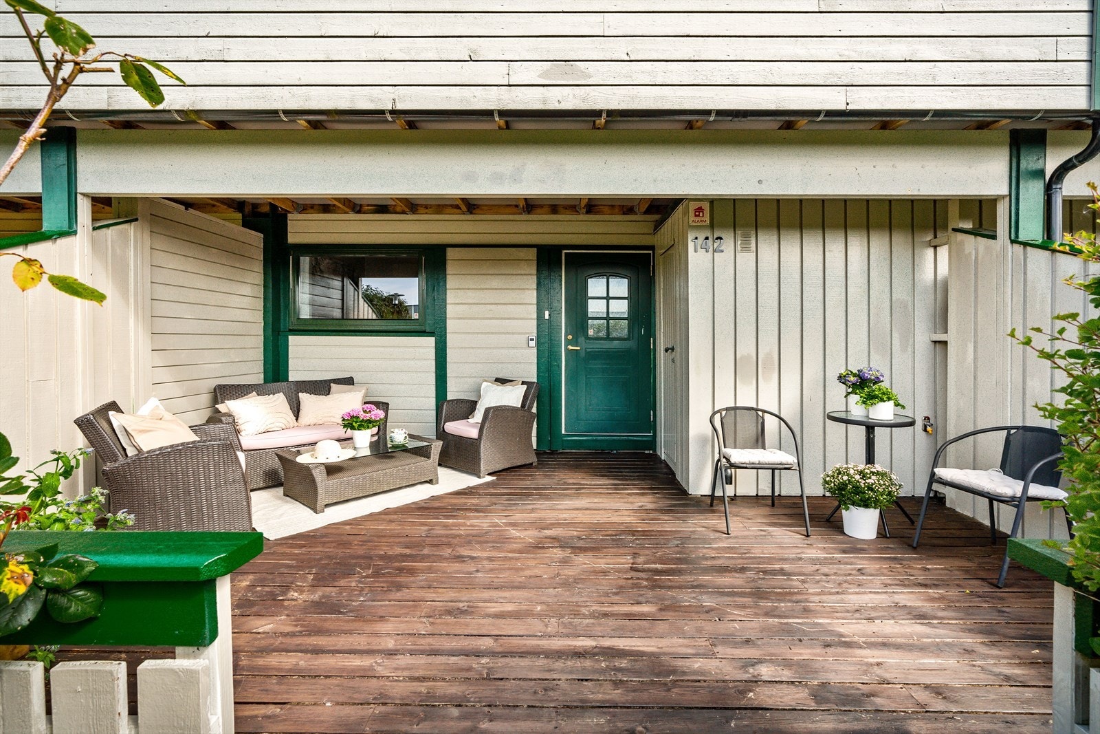 - Terrassebelagt inngangsparti - Galleribilde