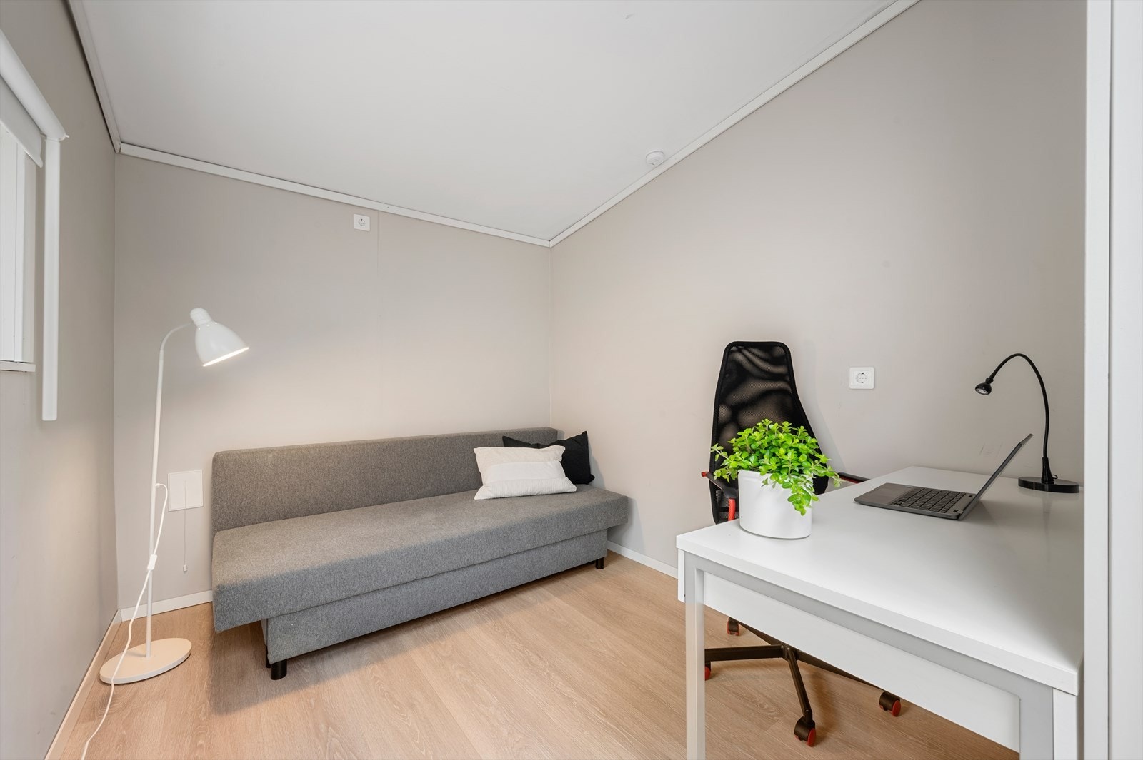 - Utebod brukt som kontor - Galleribilde