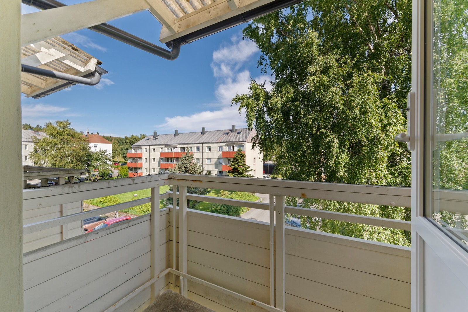 Fra soverom 2 har du utgang til en overbygd balkong med morgensol. Galleribilde