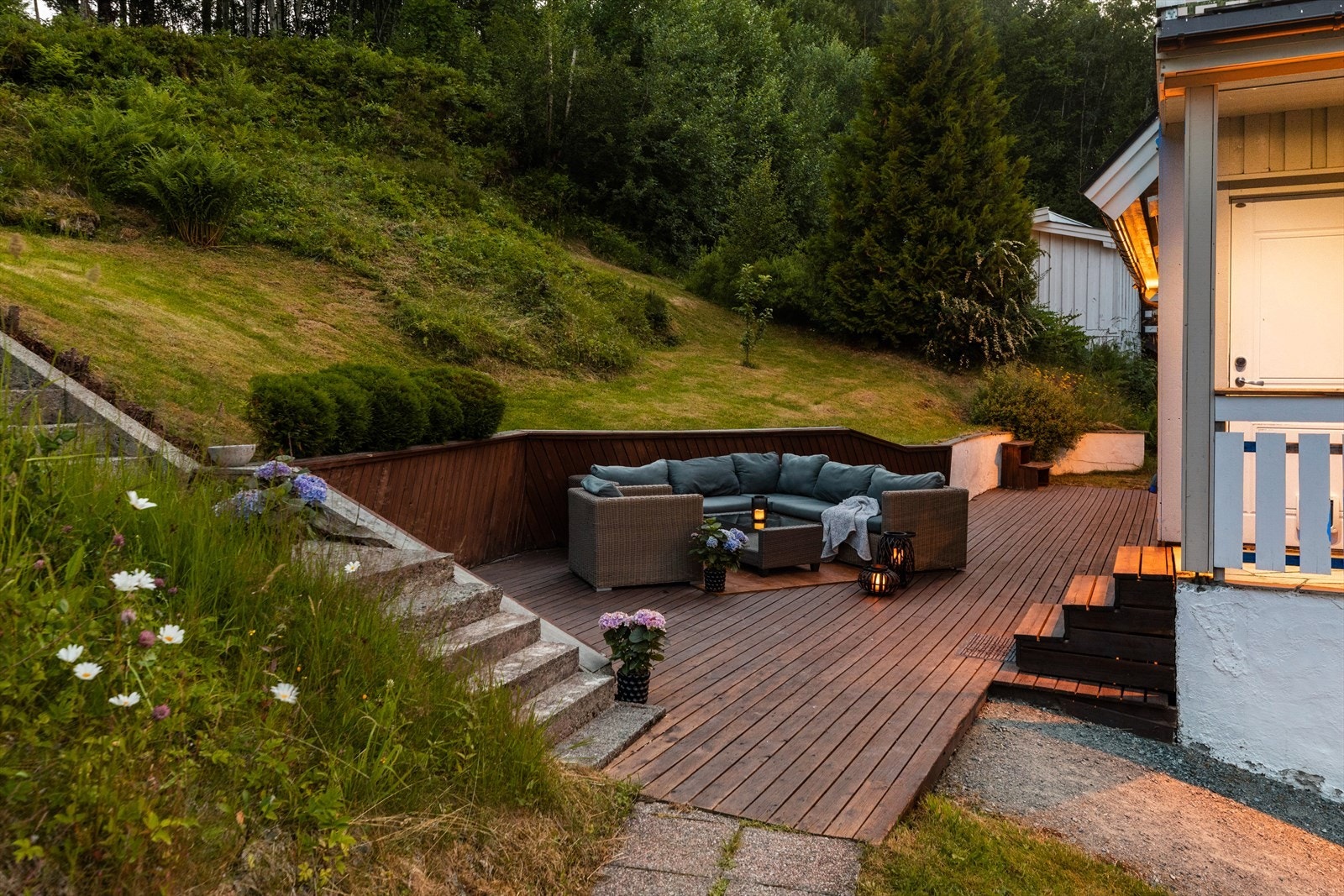 Inngangspartiet er en del av en større terrasse. Galleribilde