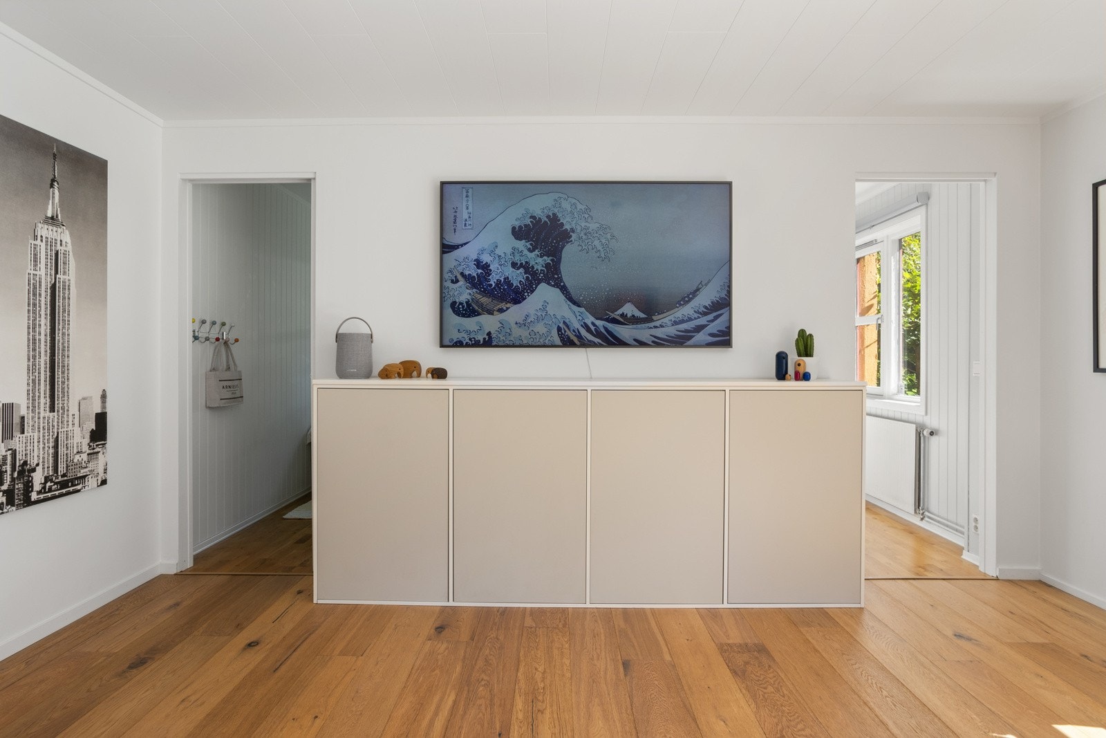 2 av soverommene har tilkytning til stuen. Enkelte beboere har flyttet kjøkkenet hit hvor 2 av soverommene er. Galleribilde