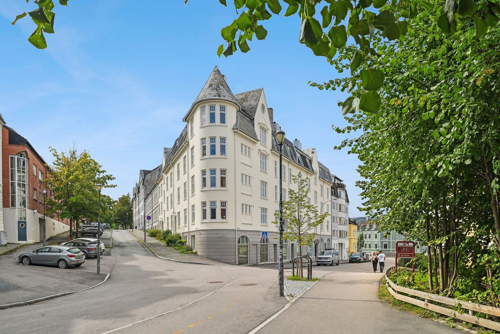 Leiligheten befinner seg i 4. etasje med en innholdsrik planløsning på sine 131 kvm. Galleribilde