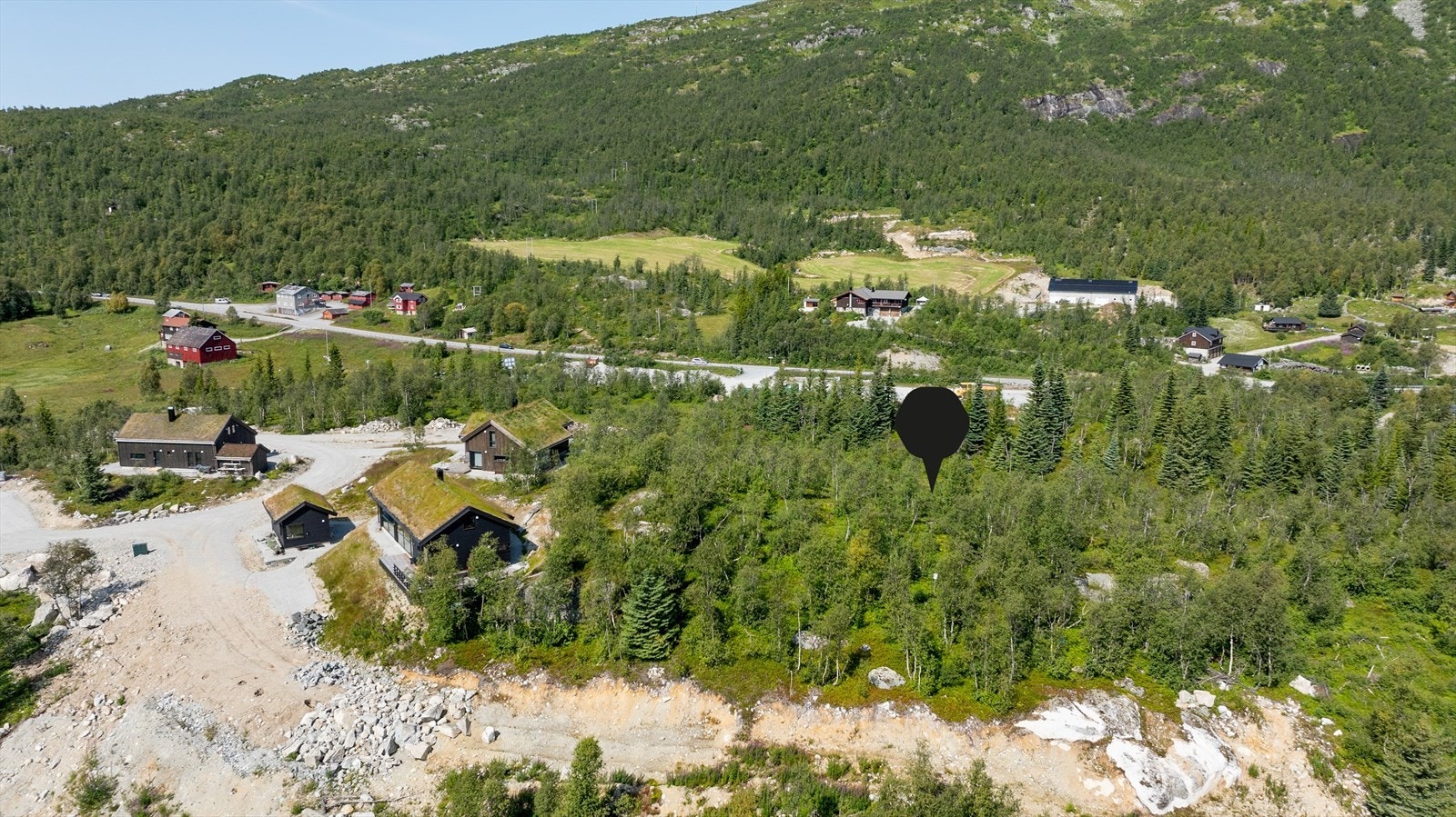 Stor tomt på ca. 1 mål med beliggenhet høyt på Fjellstad Galleribilde