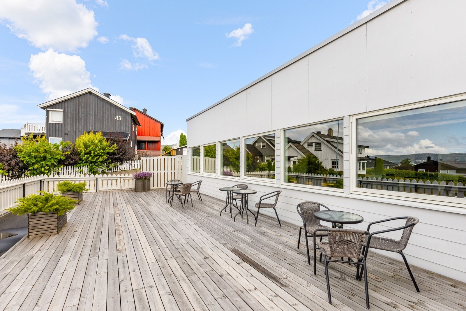 Det er flotte fellesarealer på eiendommen. Galleribilde