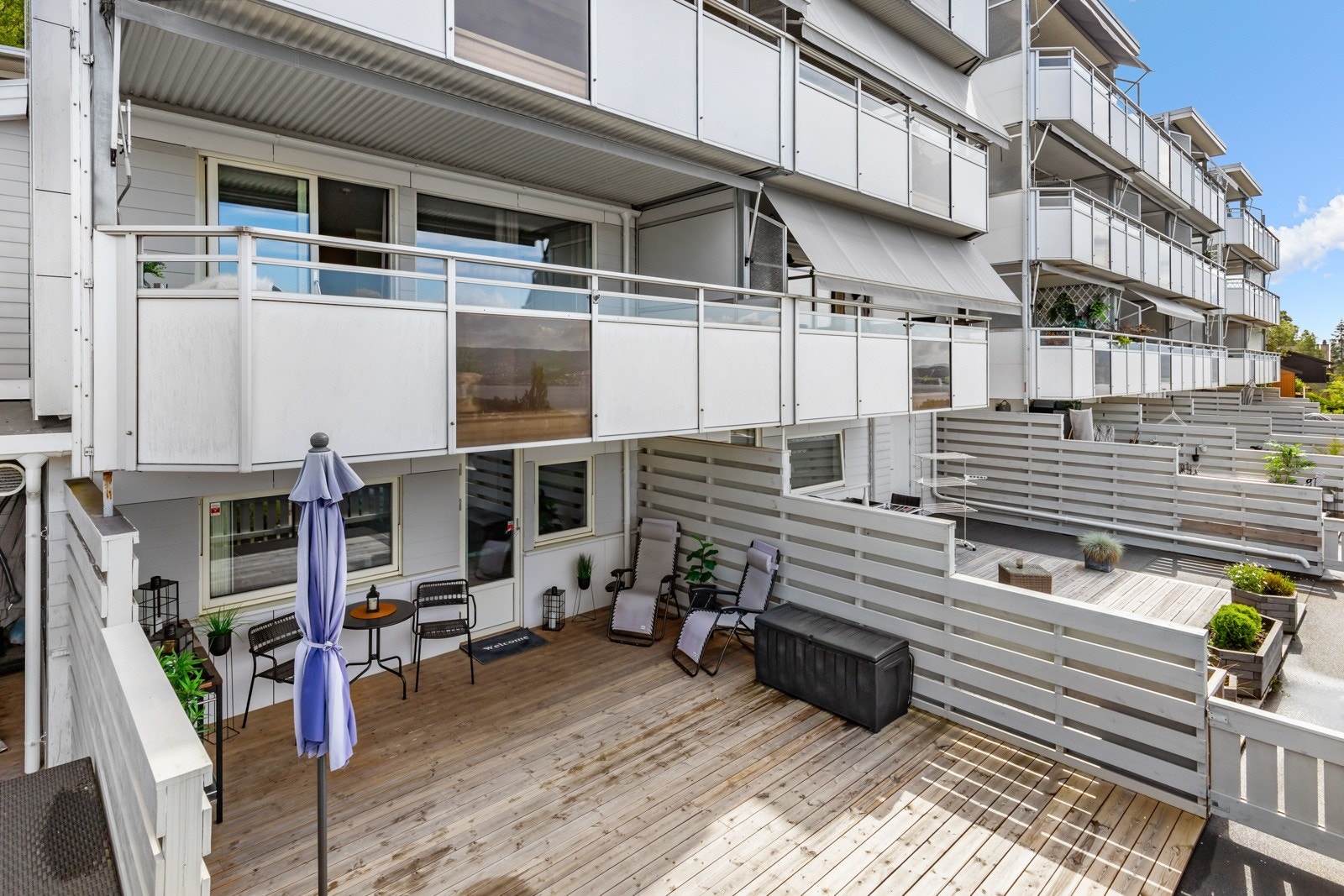 Her har man flott utsikt utover Lierdalen og Drammensfjorden, akkurat som fra balkongen. Galleribilde