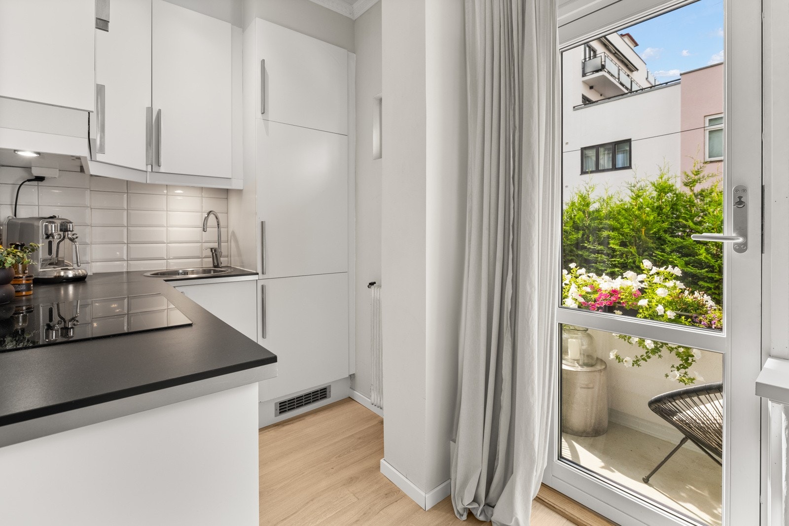 Leiligheten har en balkong på ca. 2 kvadratmeter med utgang fra stue. Galleribilde