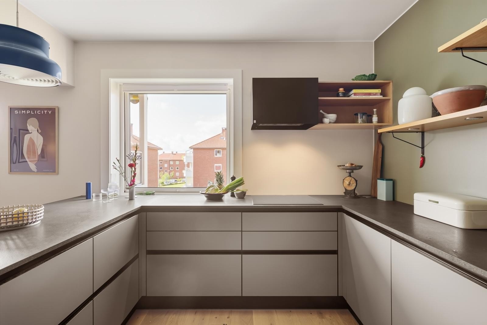 Røros Metall ventilator med integrert komfyrvakt, resirkulasjon med monoblockfilter, Siemens induksjonstopp Galleribilde